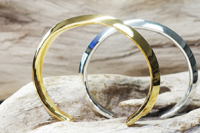 トライアングルバングル