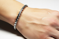 鍛造と鋳造の違い　純銀製バングル