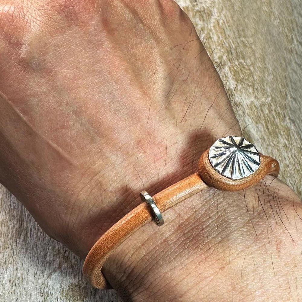 leather concho bracelet ⑦2023.3.30.jpg