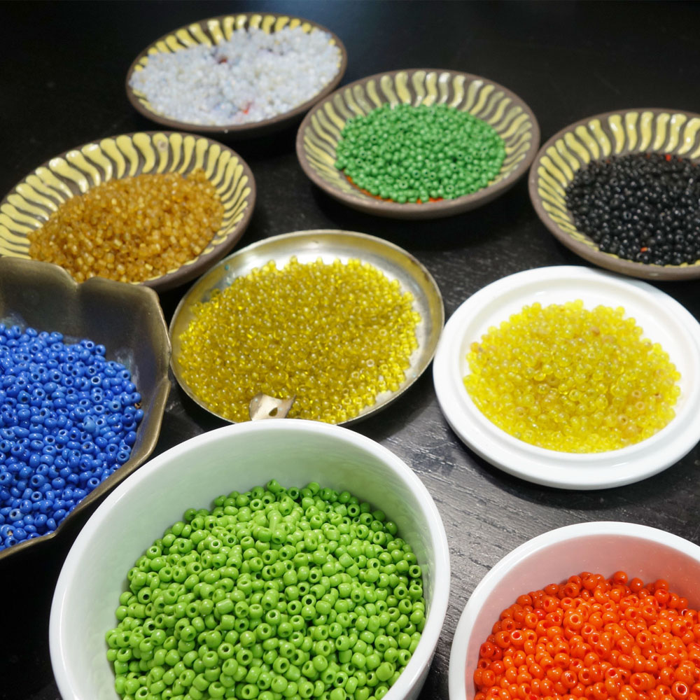 チェコ産シードビーズとヴェネチア産シードビーズ｜AKASHIC TREE