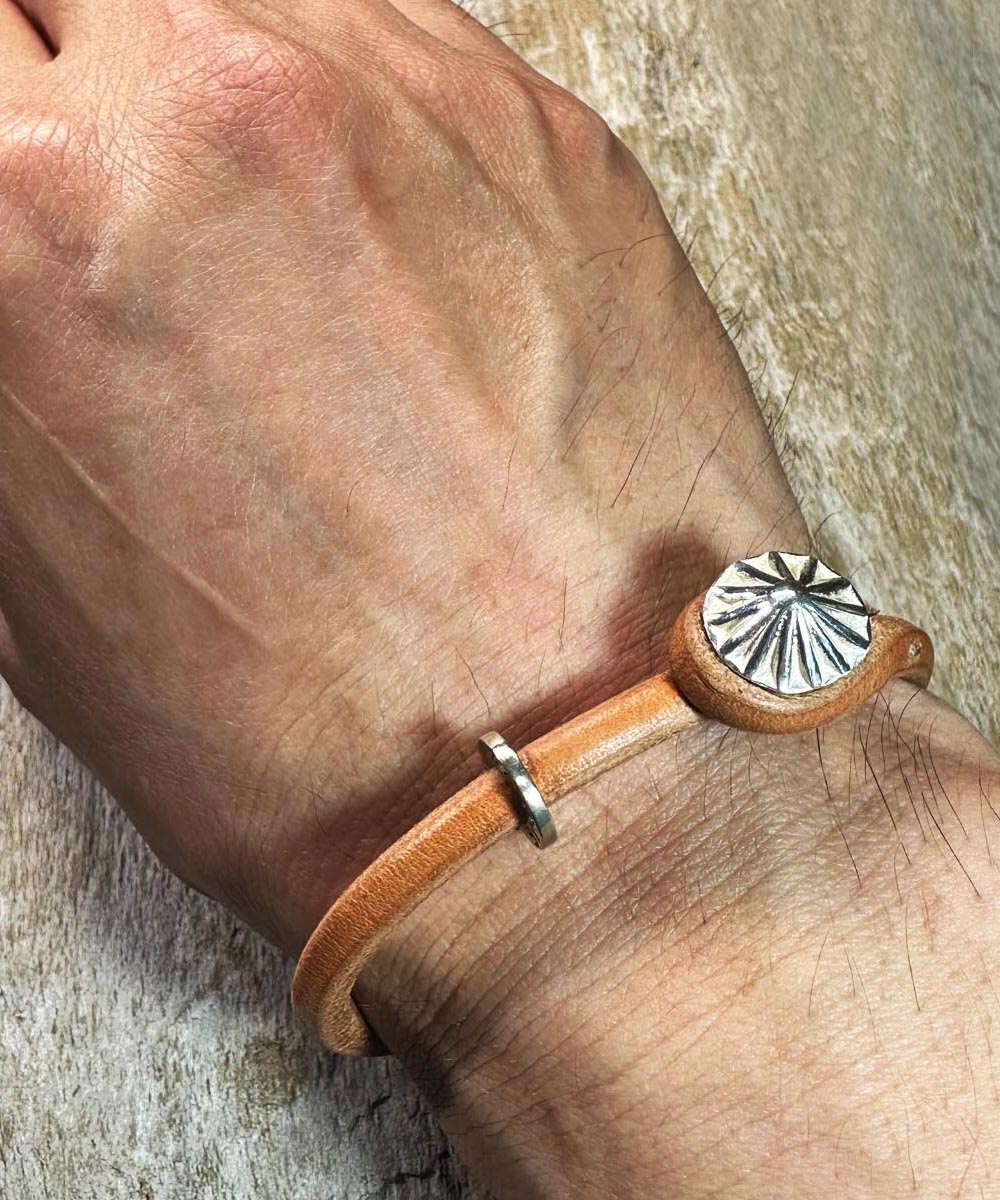 SV1000  LEATHER  CONCHO BRACELET (純銀製レザーコンチョブレスレット)4