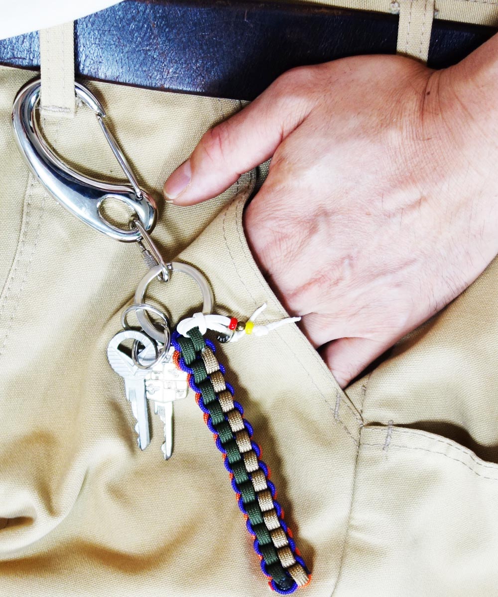 パラコード　#☆*:.. CHIKA..:*☆1 Paracord Key Chain （カナビラ付きパラコードキーチェーン）①
